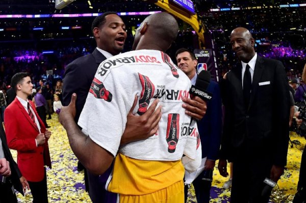 Horry: Kobe sẽ không thách thức bất cứ ai tìm được đồng đội. Mọi người đều biết rằng ông chủ trong đội là O Neal