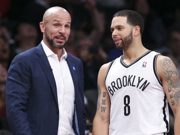 KIDD: Tôi đã liên lạc với Paul Deron trong Dream Bachang và tôi đã đưa cho họ cả ngọn đuốc và Gatorade.