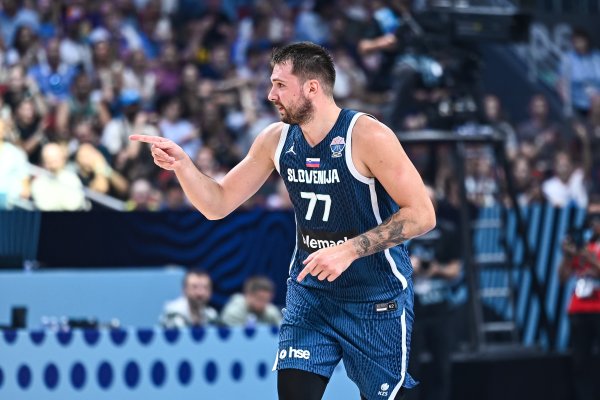 Là một người cha và làm mẹ ~ Doncic trung bình 34+8,3+7,2+3,2+0,7 trong Giải vô địch châu Âu, cả hai đều cao nhất trong đội.