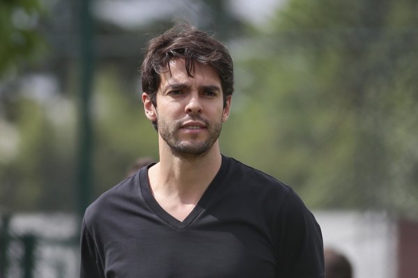 KAKA: Luôn luôn đặc biệt để trở lại tòa án, đặc biệt là từ thiện. Tôi hy vọng sẽ quản lý một câu lạc bộ trong tương lai