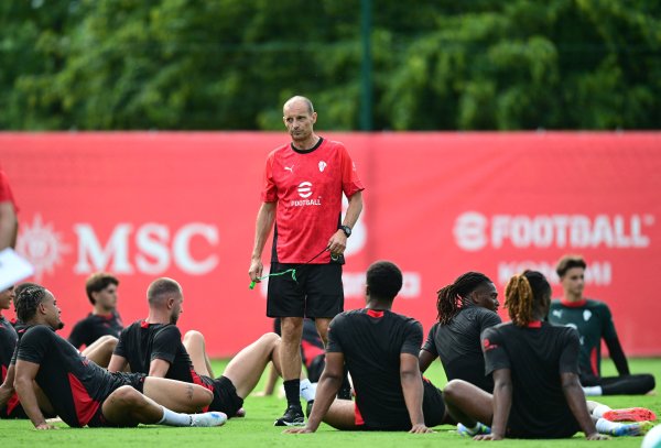 4 chiến thắng liên tiếp! Phương tiện truyền thông Ý: Allegri đặt ra bốn quy tắc chính ở Milan, buộc tiếng Ý + bữa ăn chia sẻ