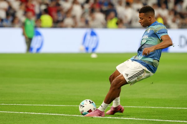Mbappe đã buộc Benzema lần thứ tư trong sự nghiệp của mình với Hat-Trick ở Champions League, chỉ đứng sau Merro và Lewandowski