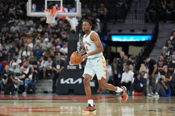 Đầy sát khí! Fox ghi được 13 đ